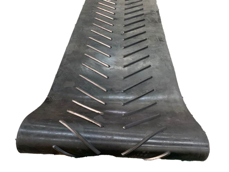 Chevron pattern conveyor belt